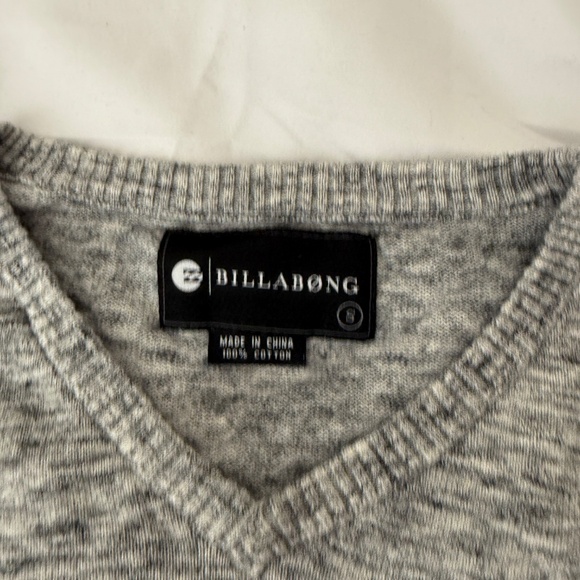 billabong pullover sweater  size small   details: -pullover  -v neck  -great con - Picture 4 of 4